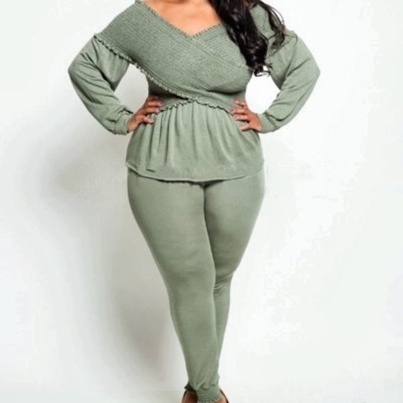 Beautiful 2 piece peplum top pant set - Picture 4 of 5